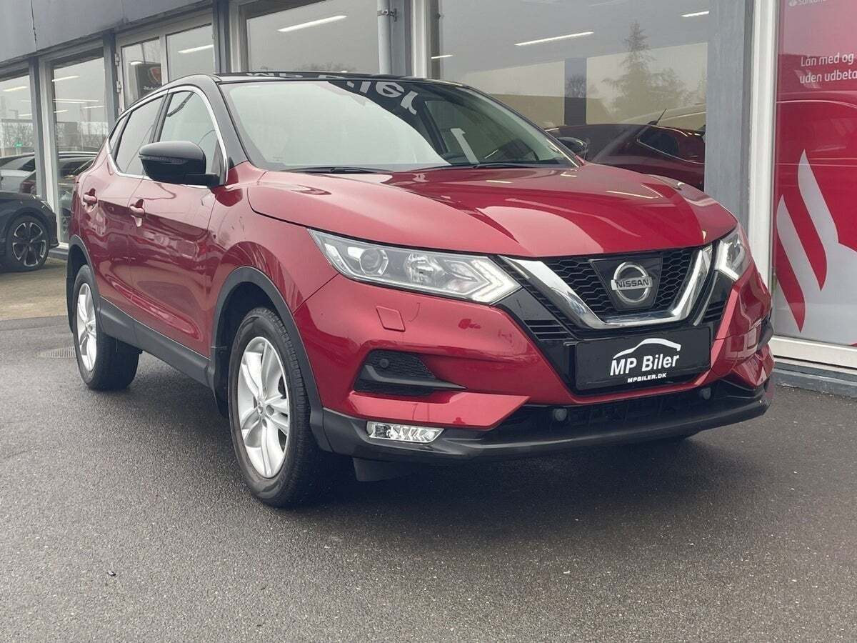 Rød Nissan Qashqai fra 2017