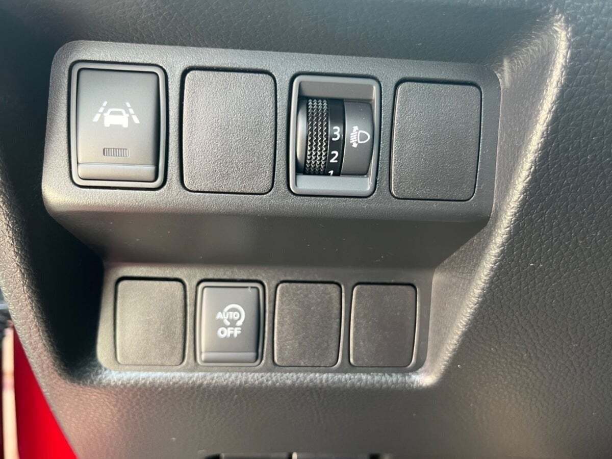 Rød Nissan Qashqai fra 2017