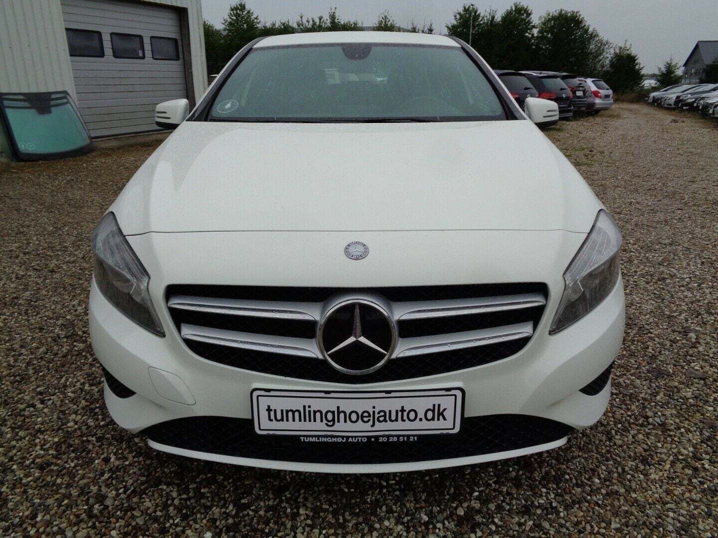 Hvid Mercedes A200 fra 2013 set udefra