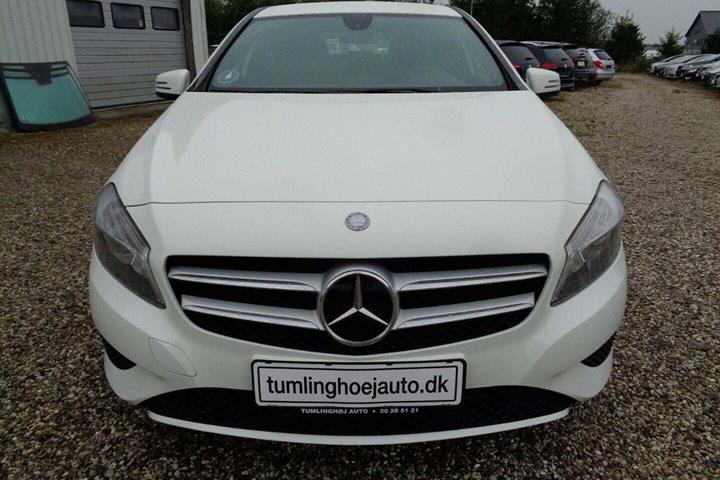 Hvid Mercedes A200 fra 2013 set udefra