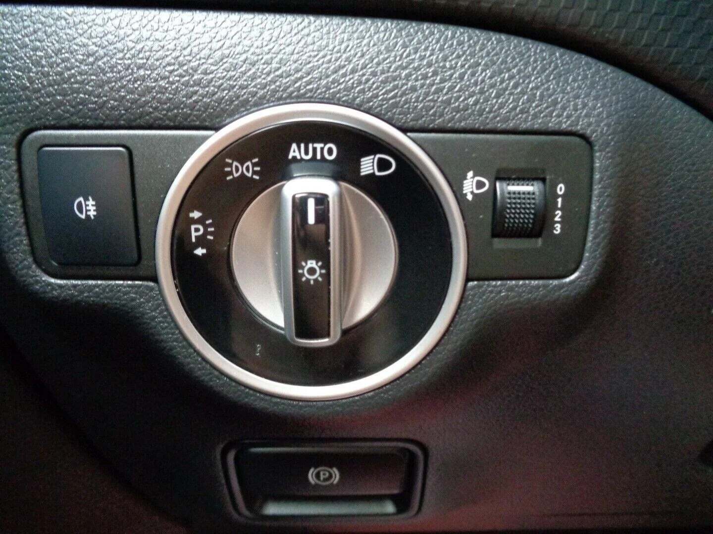 Hvid Mercedes A200 fra 2013