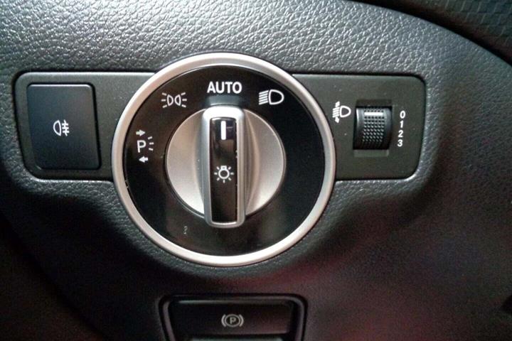 Hvid Mercedes A200 fra 2013