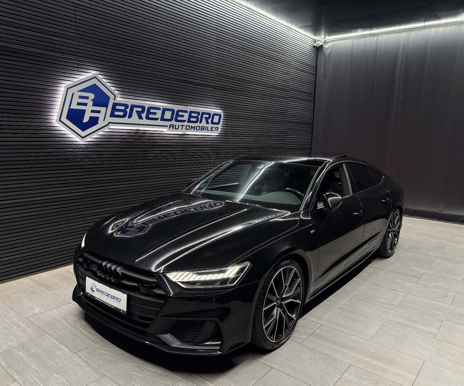 Sort Audi A7 fra 2020 set udefra