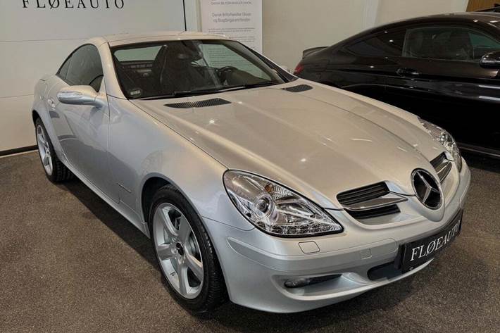 Sølv Mercedes SLK200 fra 2004