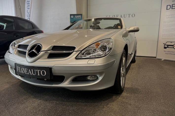 Sølv Mercedes SLK200 fra 2004