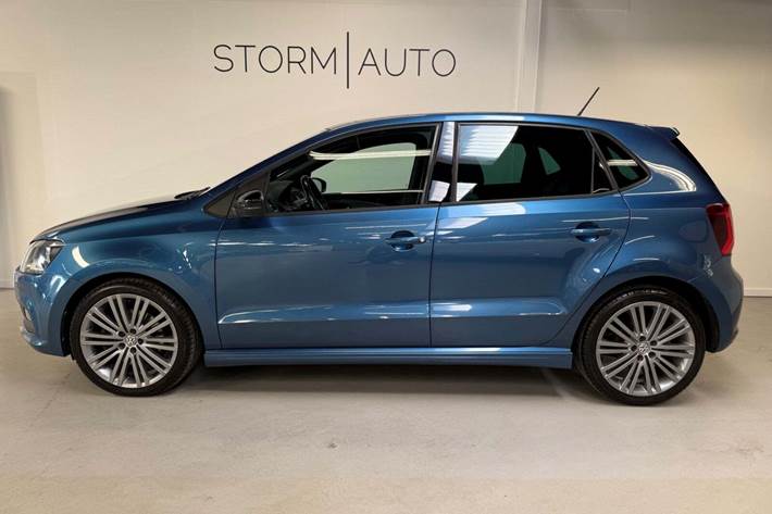 Blå VW Polo fra 2015