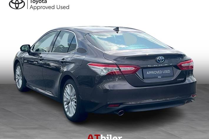 Bronze Toyota Camry fra 2019