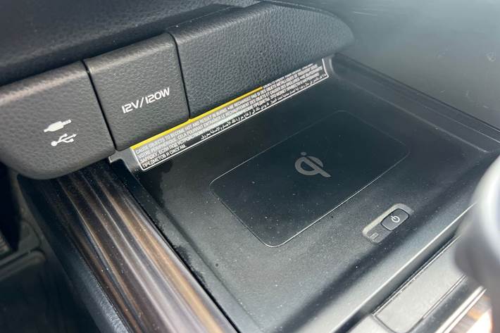 Bronze Toyota Camry fra 2019 set indefra