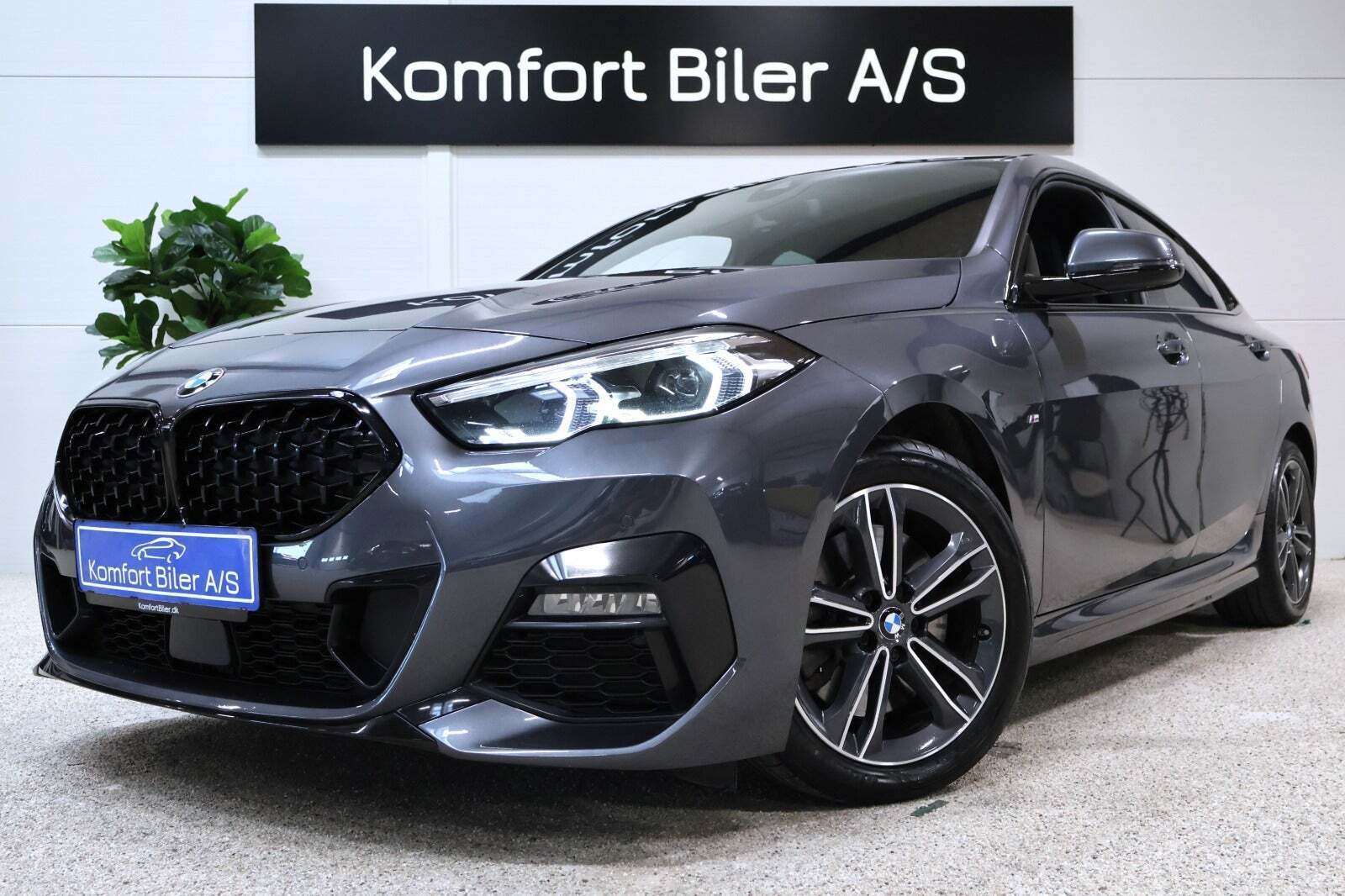 Grå BMW 220d fra 2021