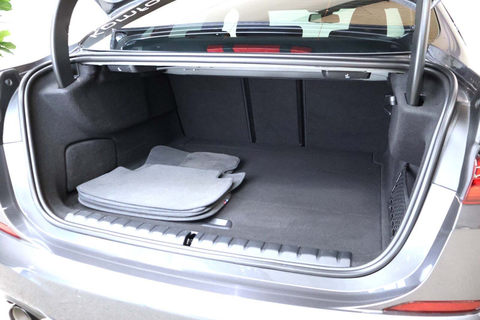 Grå BMW 220d fra 2021