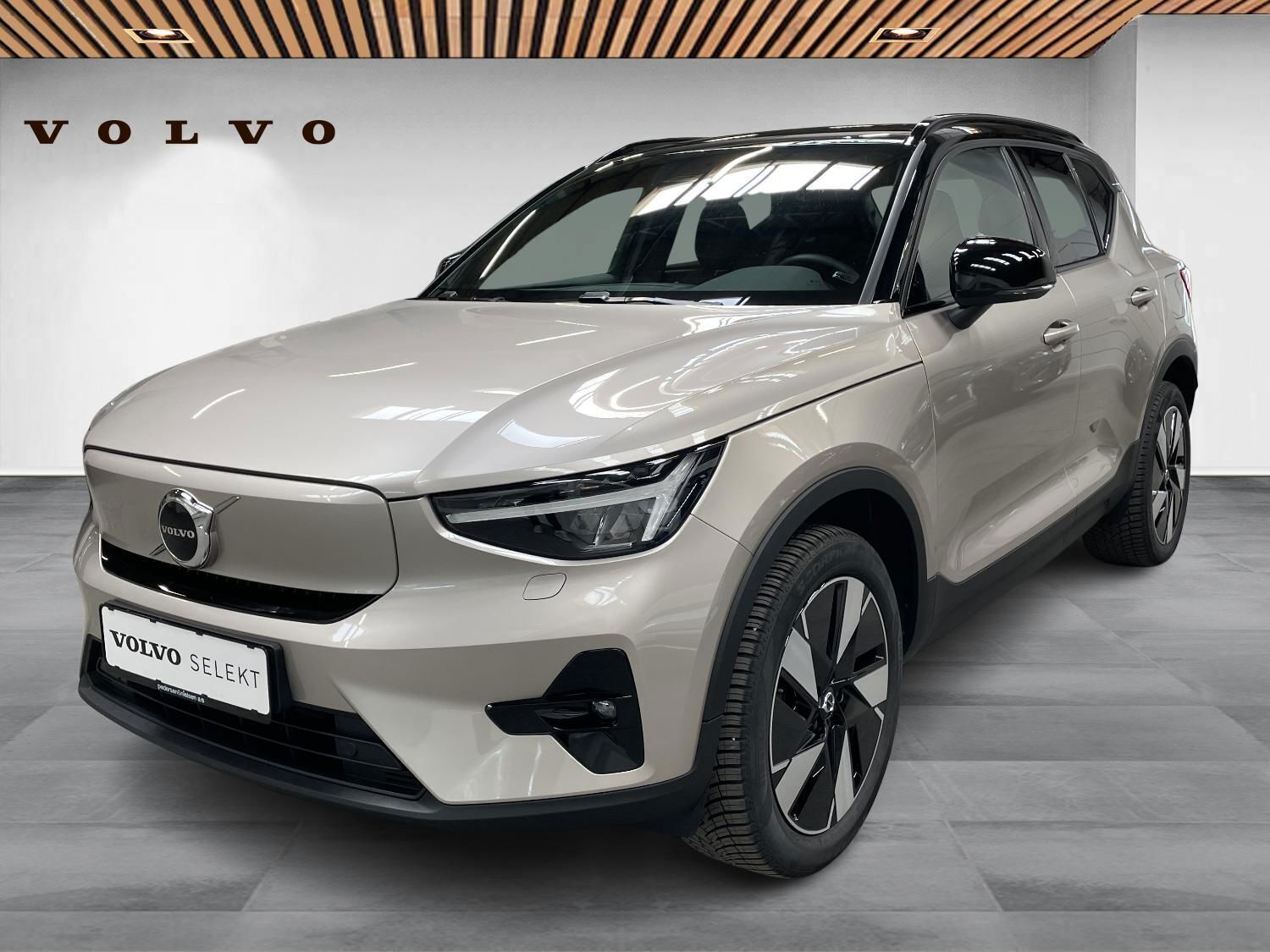 undefined Volvo XC40 fra 2023 set udefra