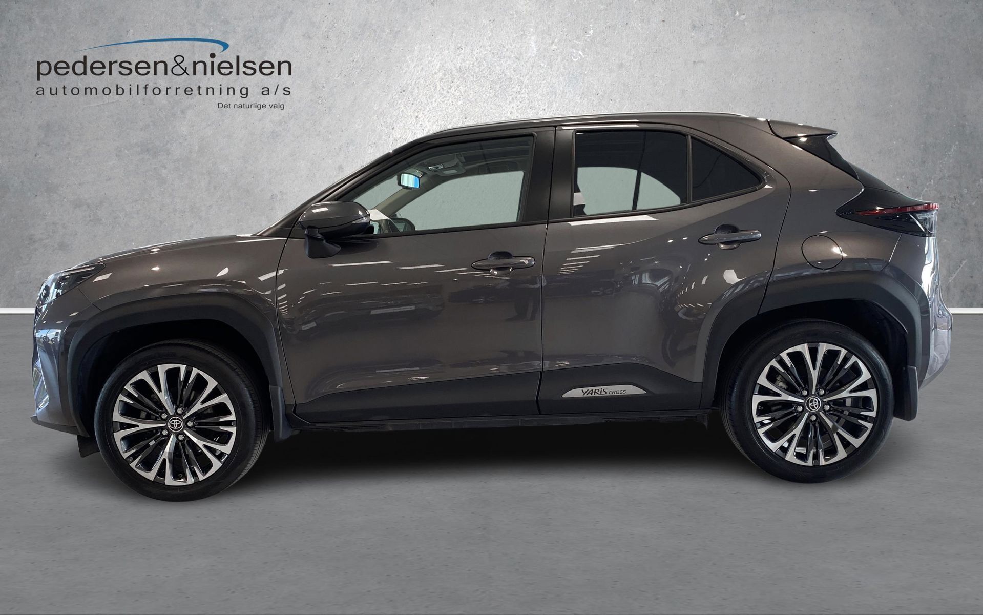 Grå Toyota Yaris Cross fra 2022