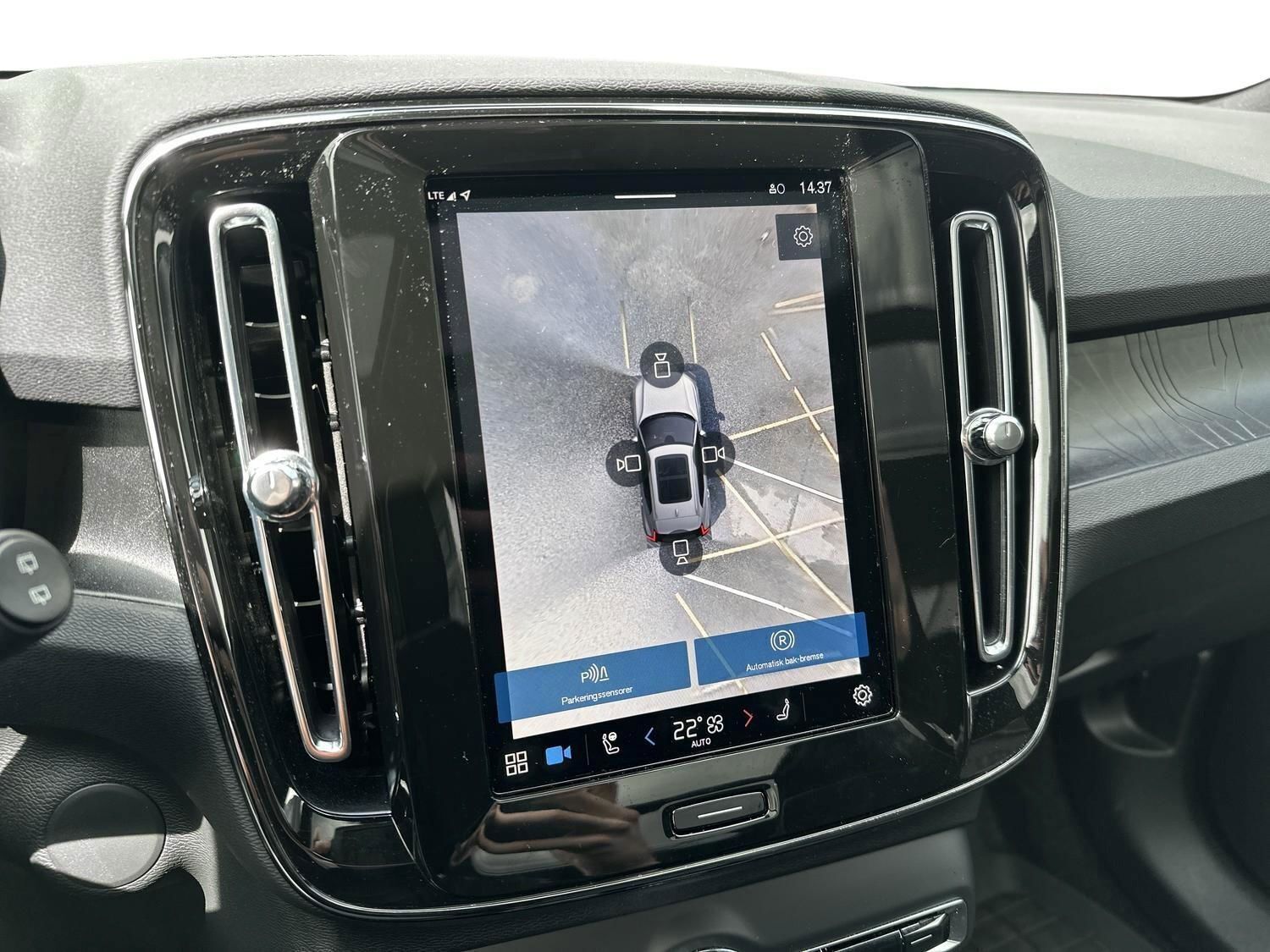 Sølv Volvo XC40 fra 2023