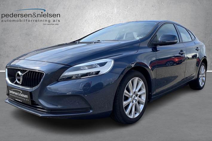 Blå Volvo V40 fra 2016 set udefra