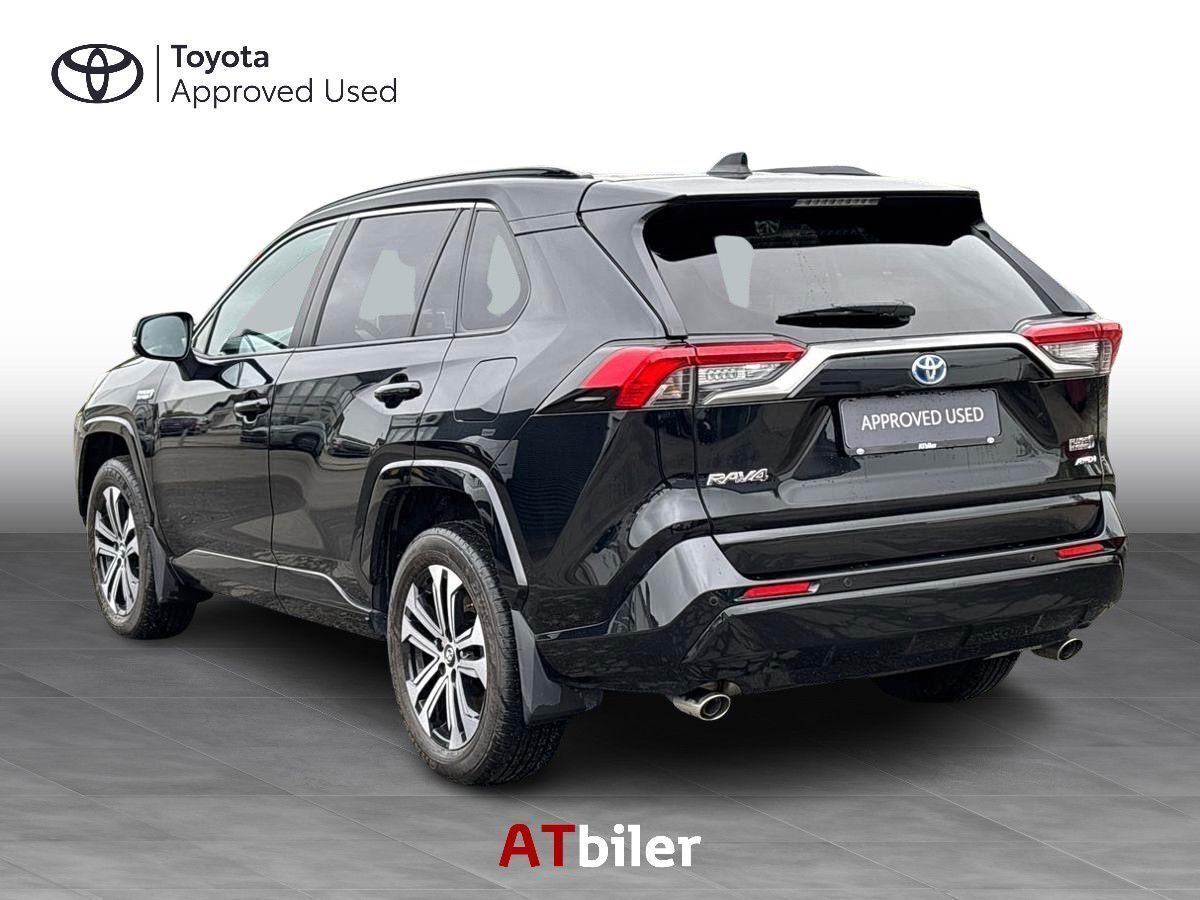 Sort Toyota RAV4 Plug-in fra 2021