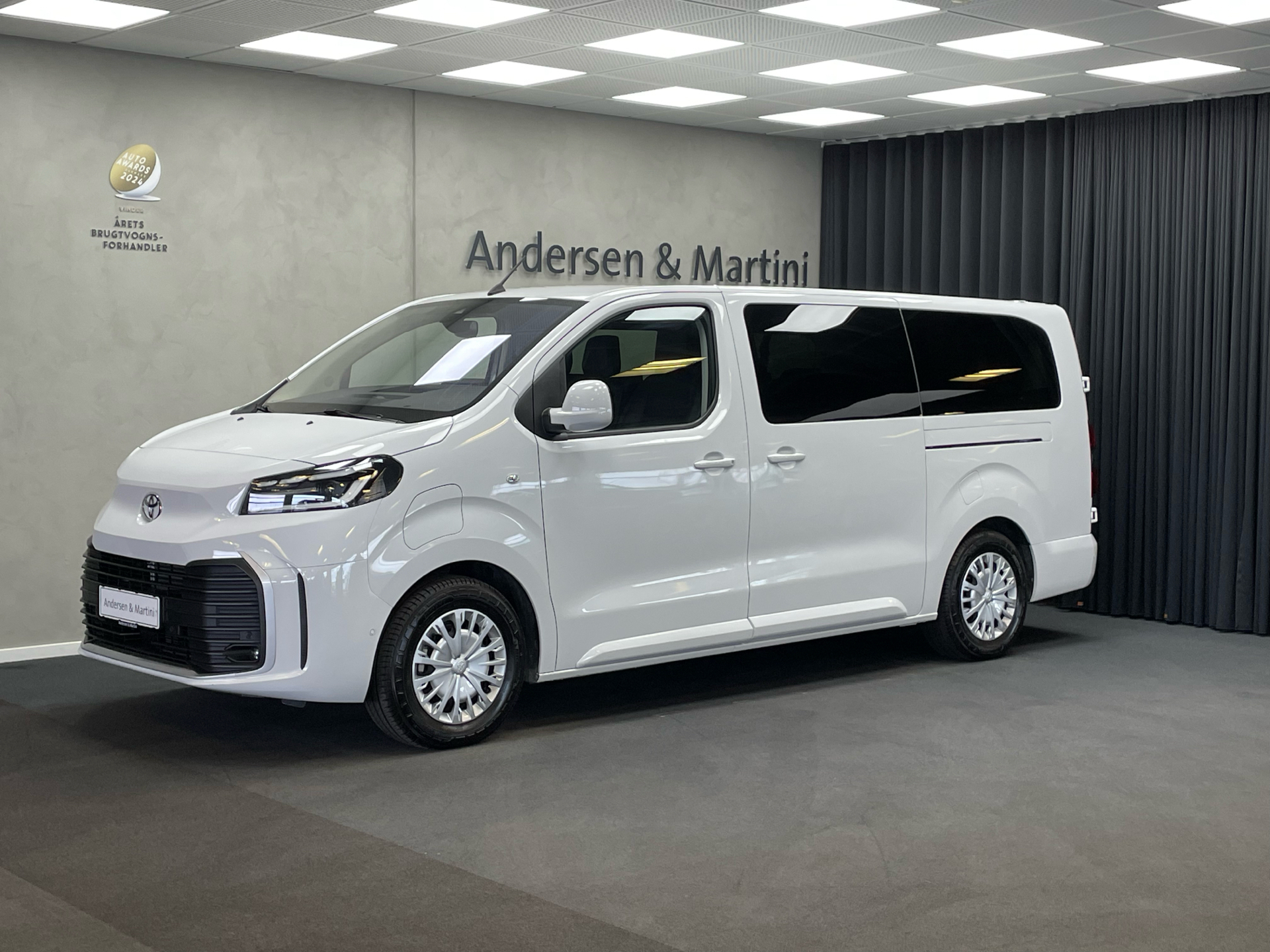 Hvid Toyota Proace Verso Electric fra 2024