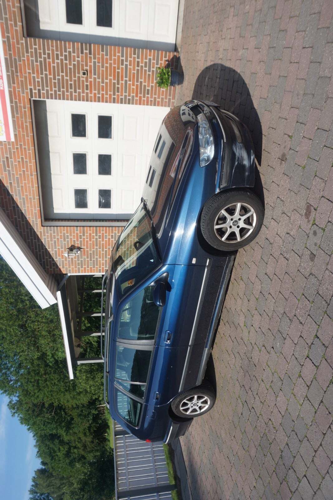 Blå Peugeot 406 fra 2000