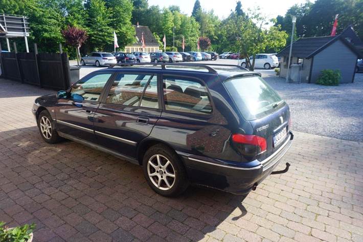 Blå Peugeot 406 fra 2000