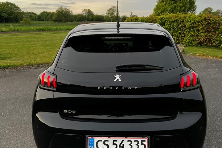 Sort Peugeot 208 fra 2020