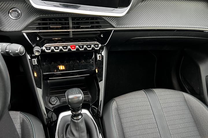 Sort Peugeot 208 fra 2020