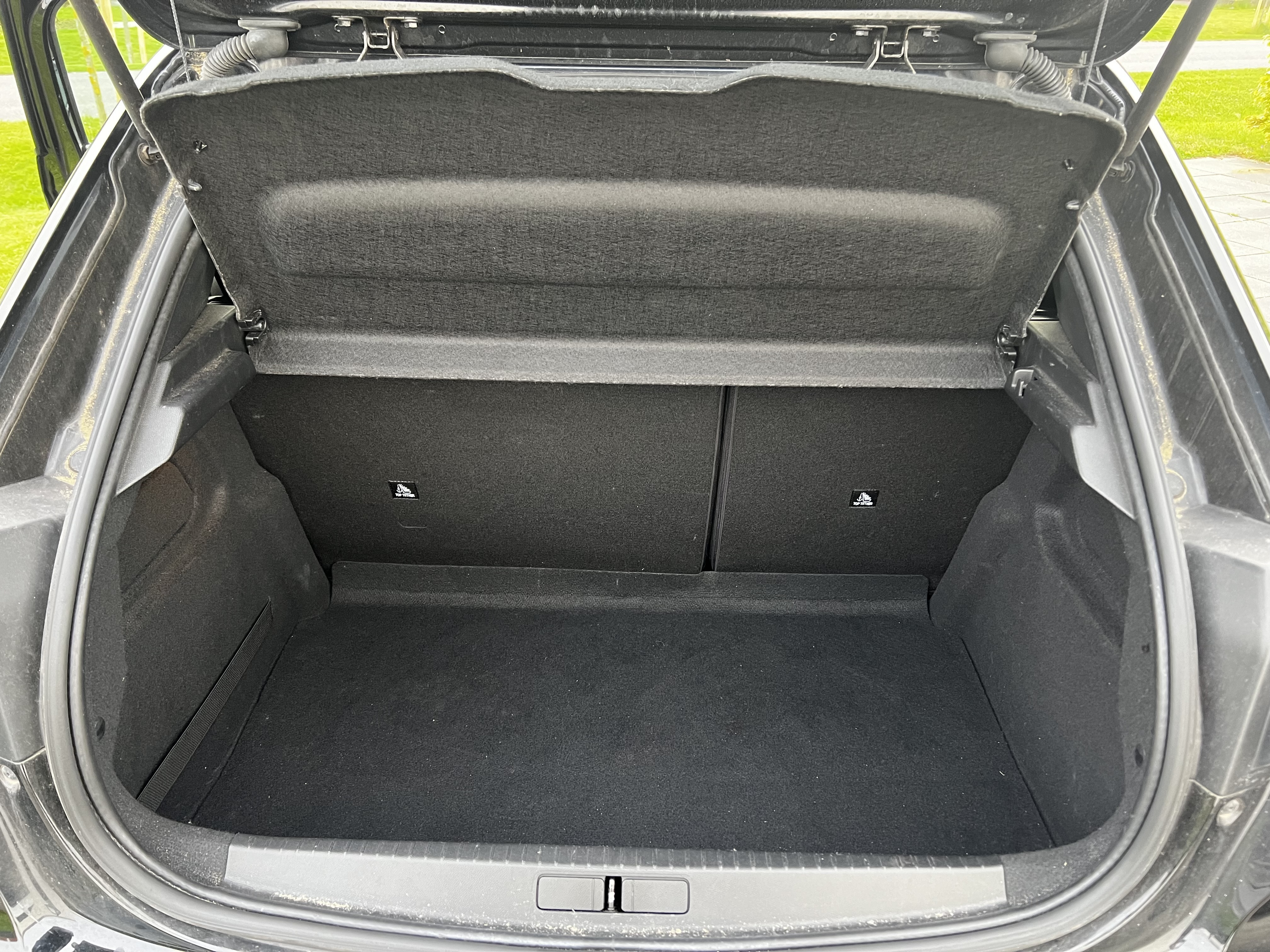 Sort Peugeot 208 fra 2020