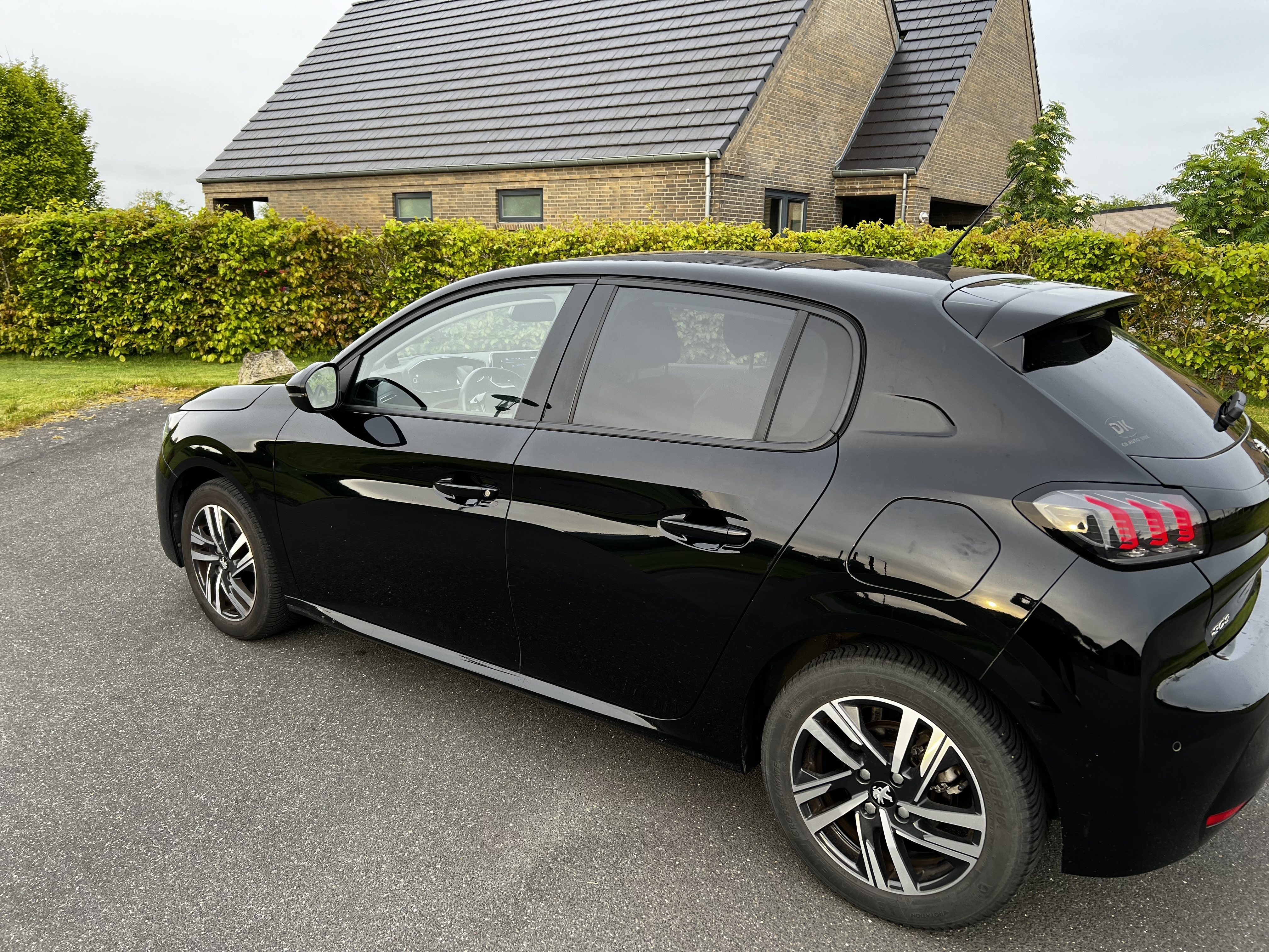 Sort Peugeot 208 fra 2020
