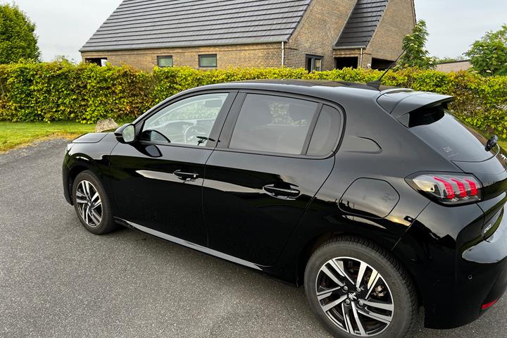 Sort Peugeot 208 fra 2020