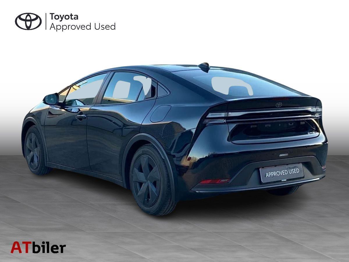 Sort Toyota Prius Plug-in fra 2024