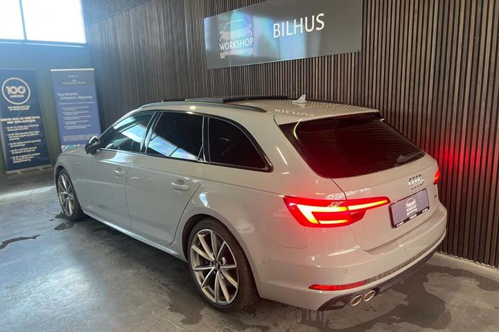 Grå Audi A4 fra 2017