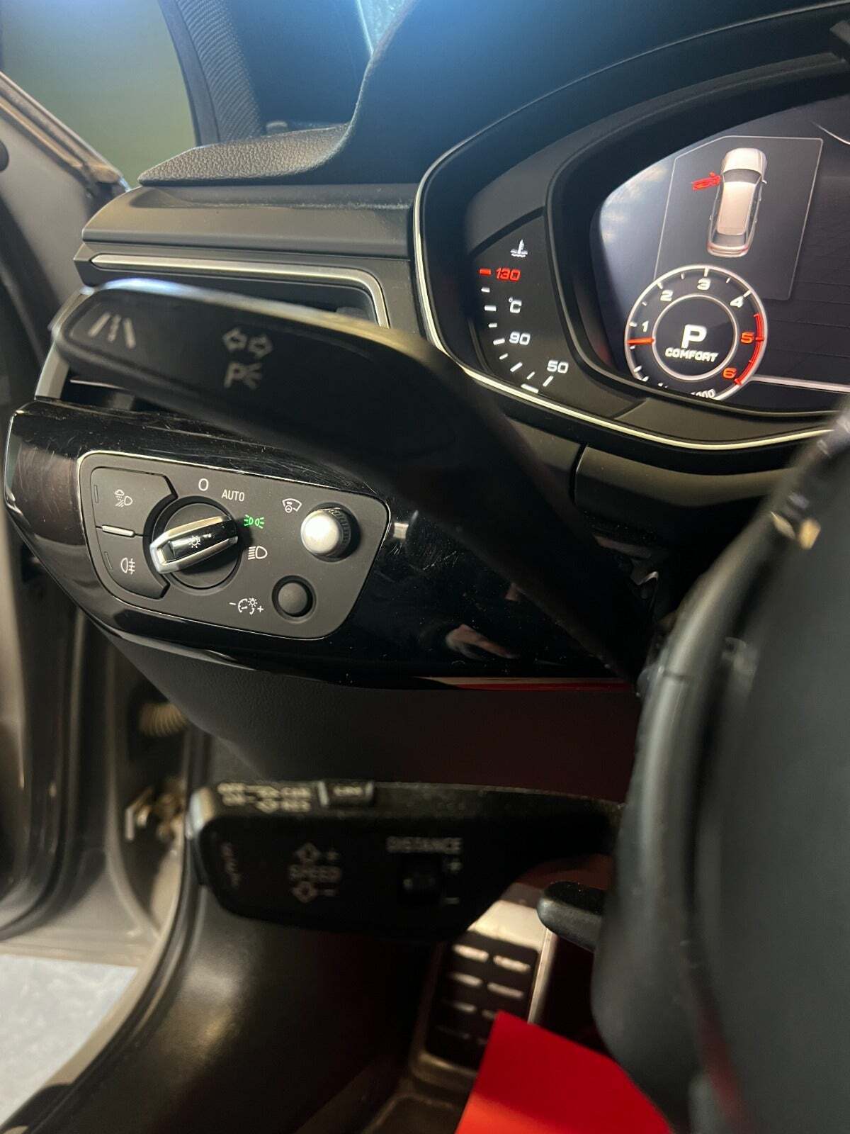 Grå Audi A4 fra 2017