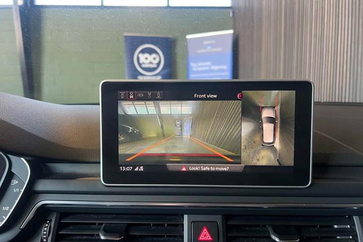 Grå Audi A4 fra 2017