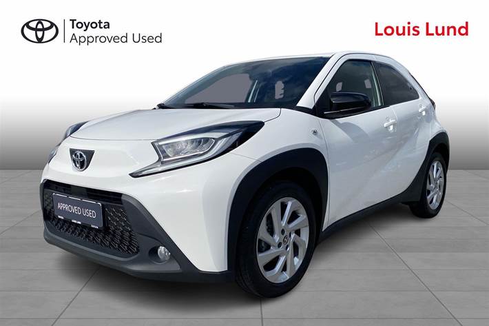 Hvid Toyota Aygo X fra 2023 set udefra