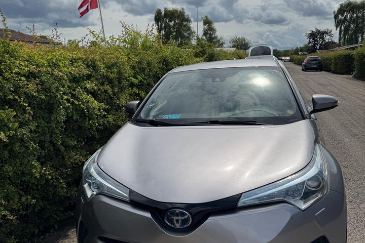 Grå Toyota Toyota fra 2019