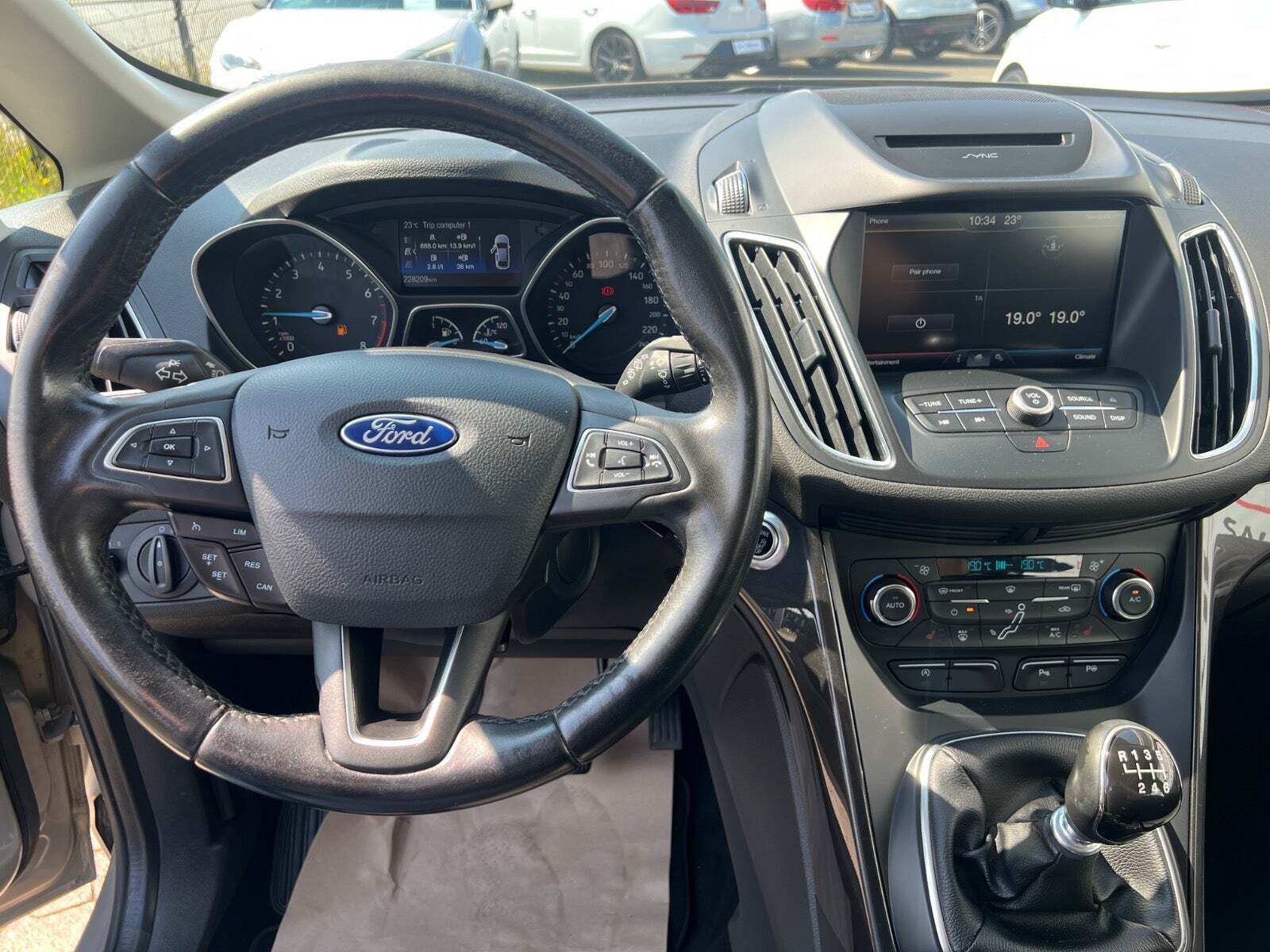 Orange Ford C-MAX fra 2016