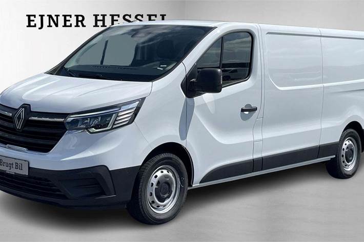 Hvid Renault Trafic fra 2025 set udefra