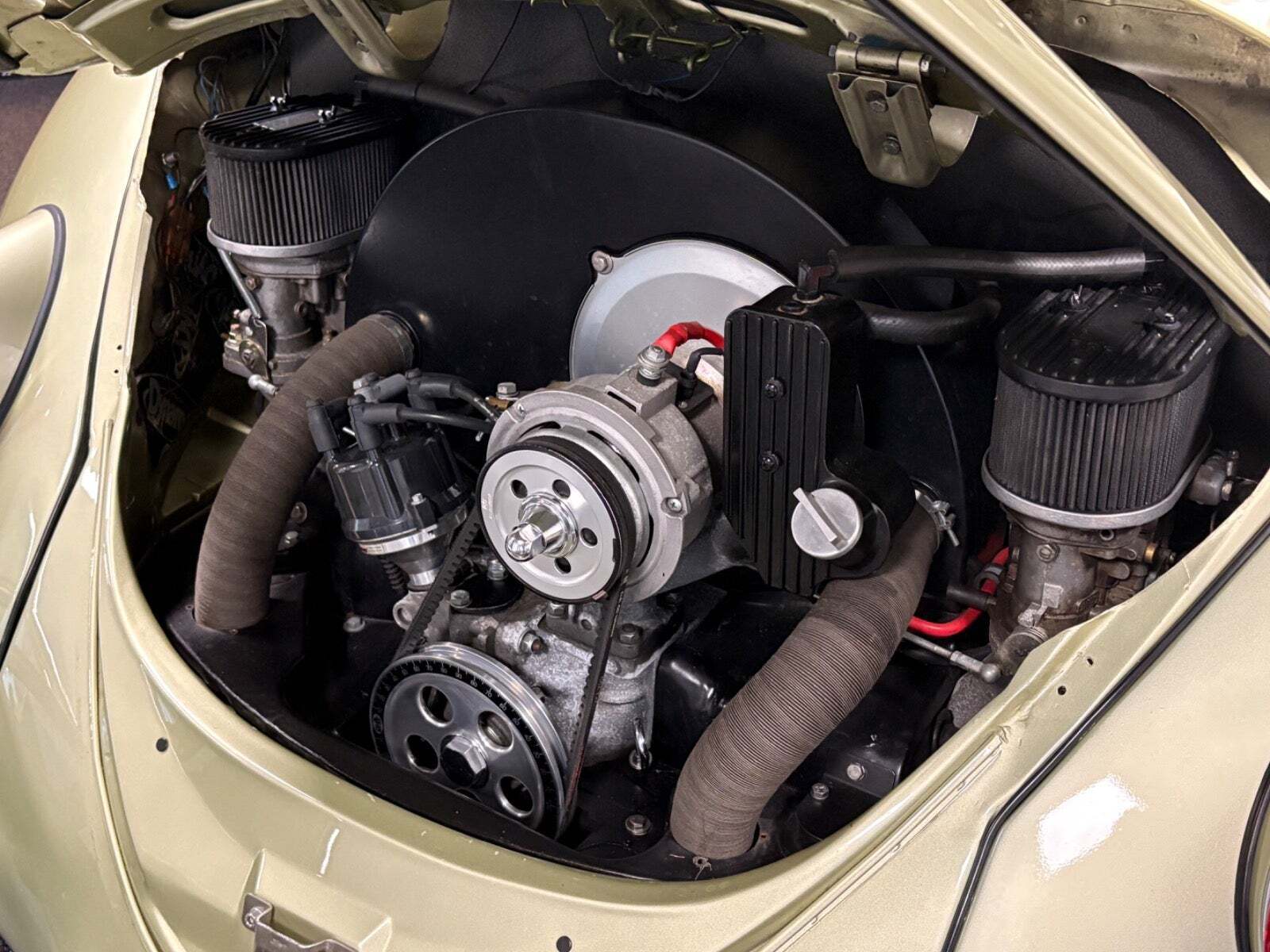 Gul VW 1200 fra 1964 set udefra