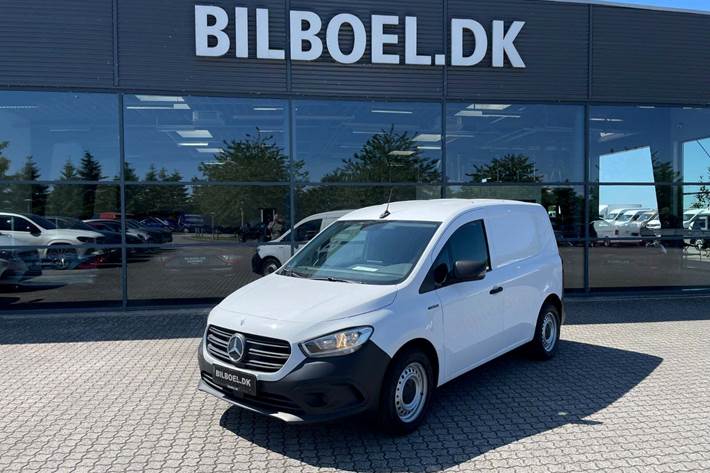 Hvid Mercedes eCitan fra 2023 set udefra