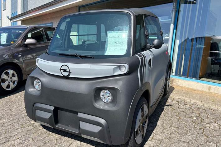 Grå Opel Rocks-e fra 2024 set udefra