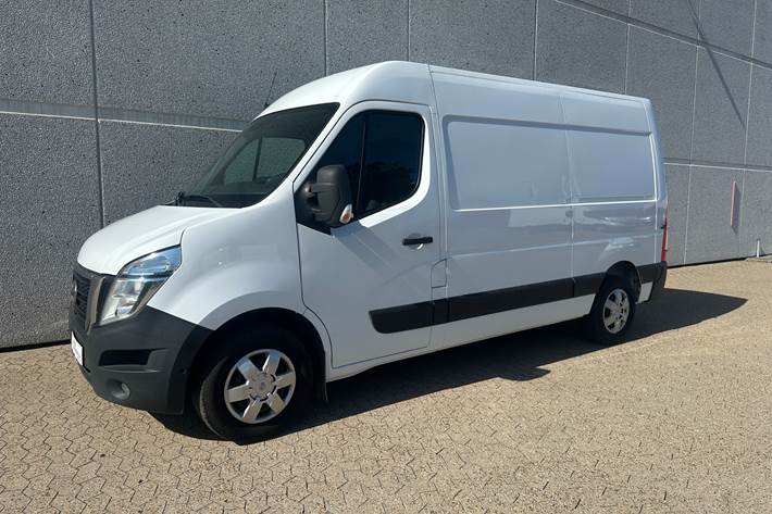 Hvid Nissan NV 400 fra 2021