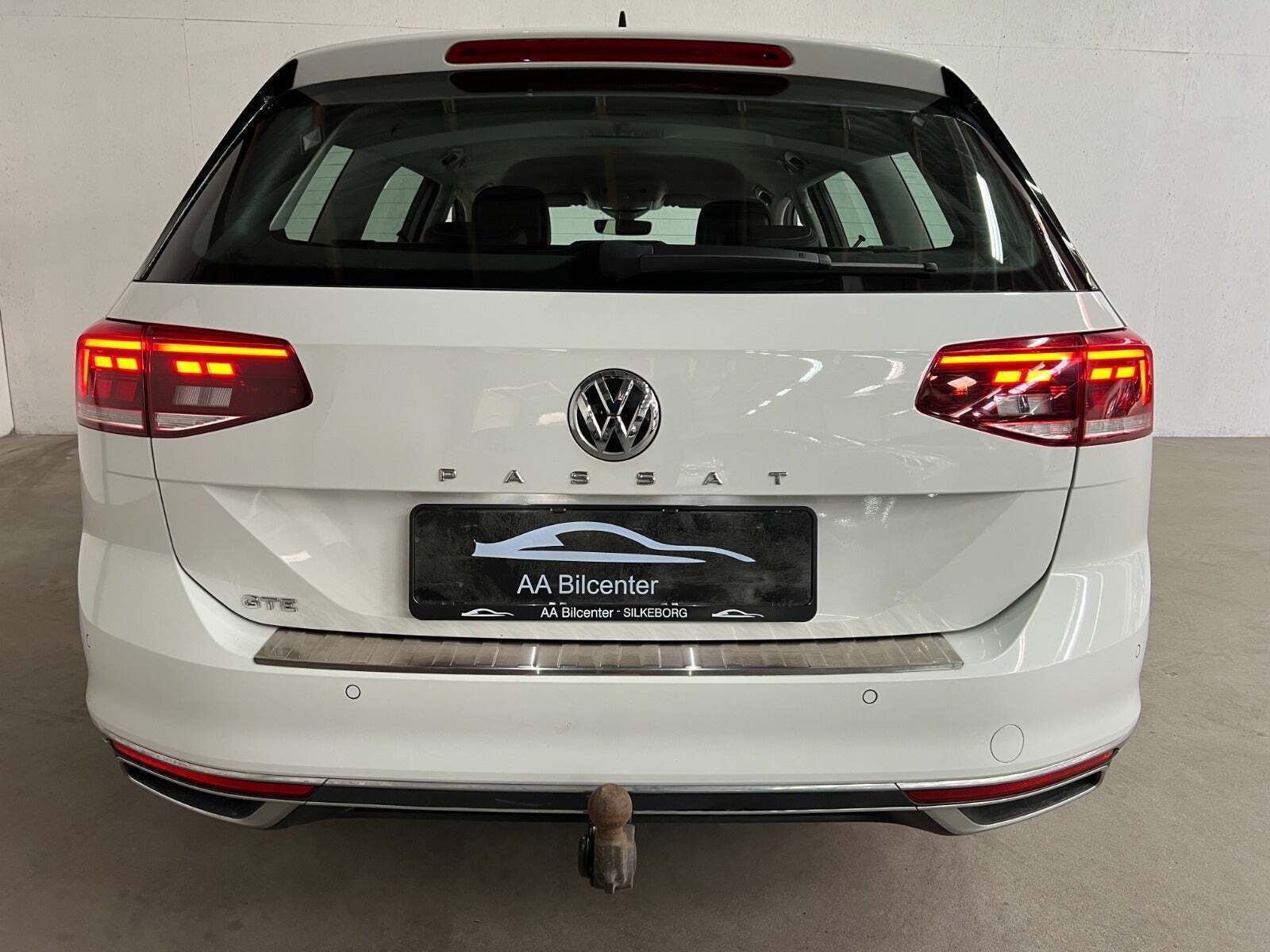 Hvid VW Passat fra 2020