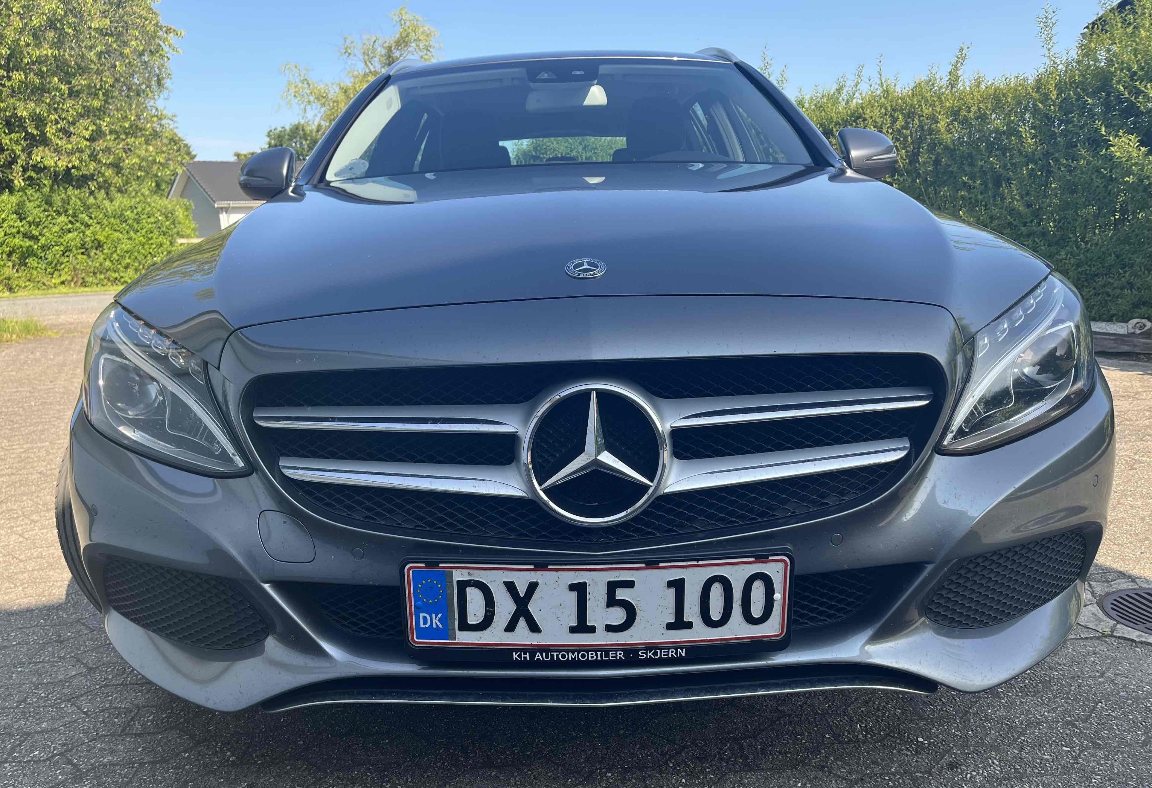 Grå Mercedes 200 fra 2017