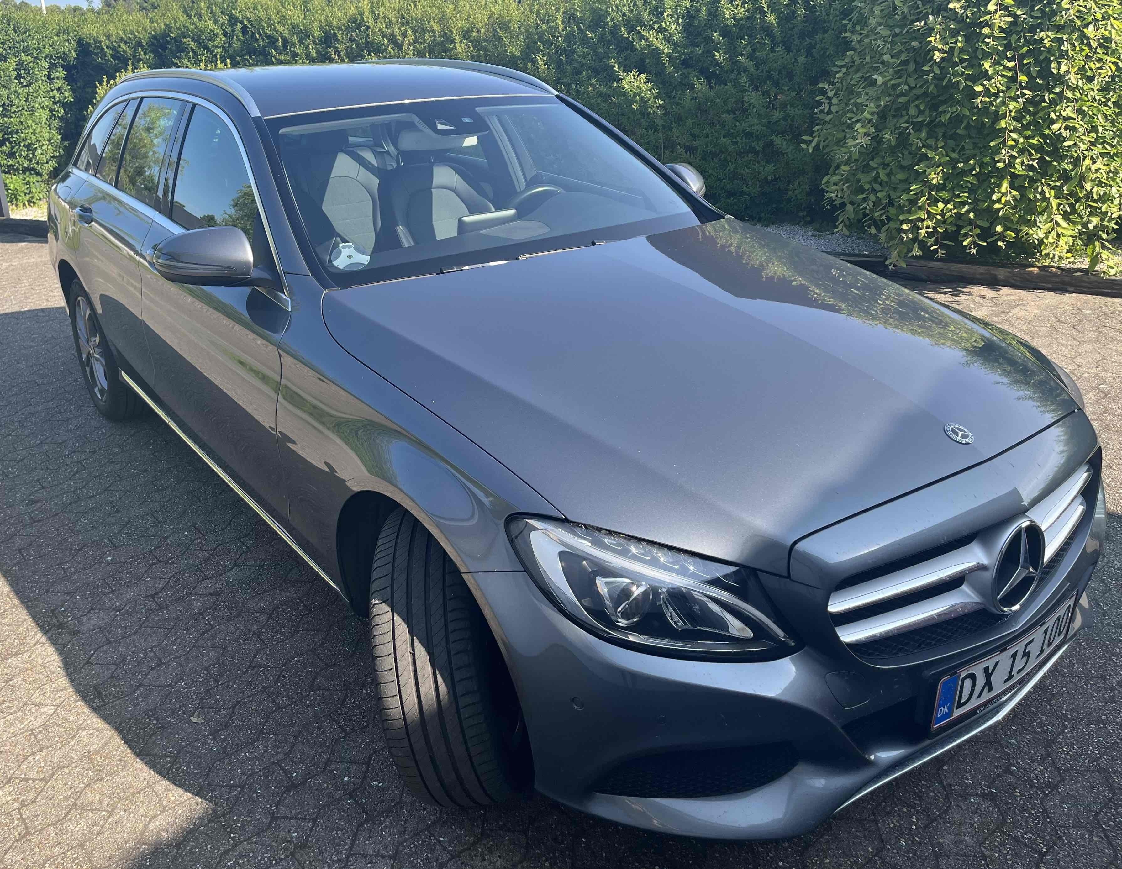 Grå Mercedes 200 fra 2017