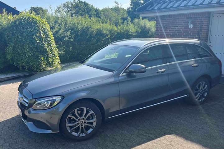 Grå Mercedes 200 fra 2017