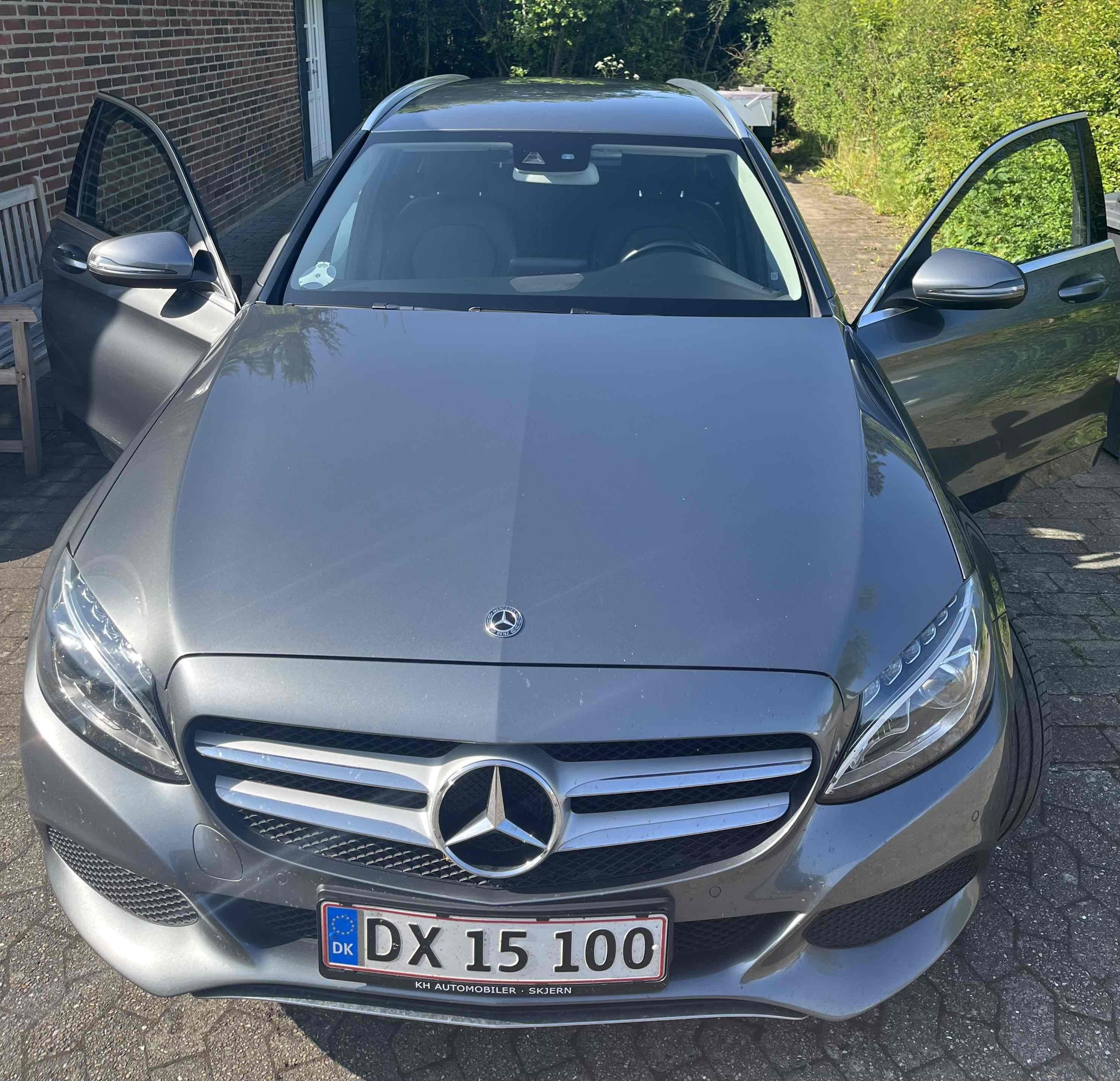 Grå Mercedes 200 fra 2017
