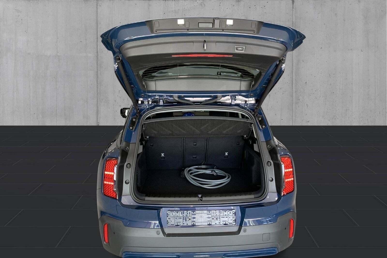 undefined Mini Countryman E fra 2024 set udefra