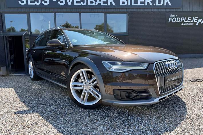Brun Audi A6 Allroad fra 2016 set udefra