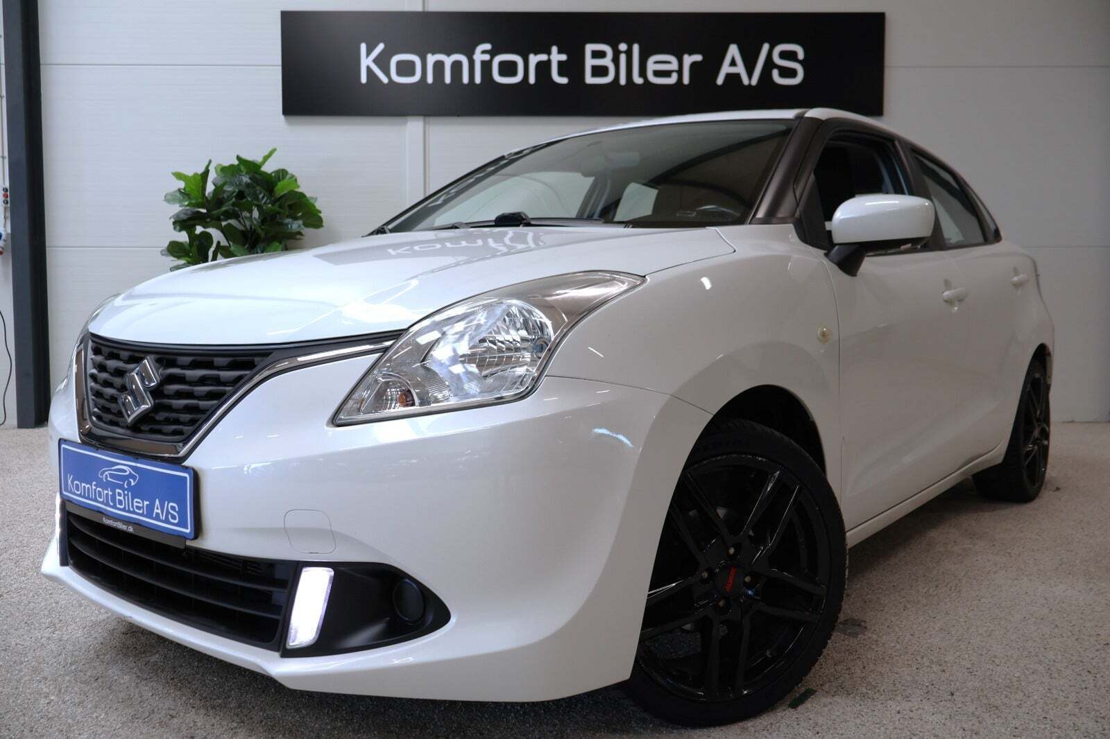 Hvid Suzuki Baleno fra 2016