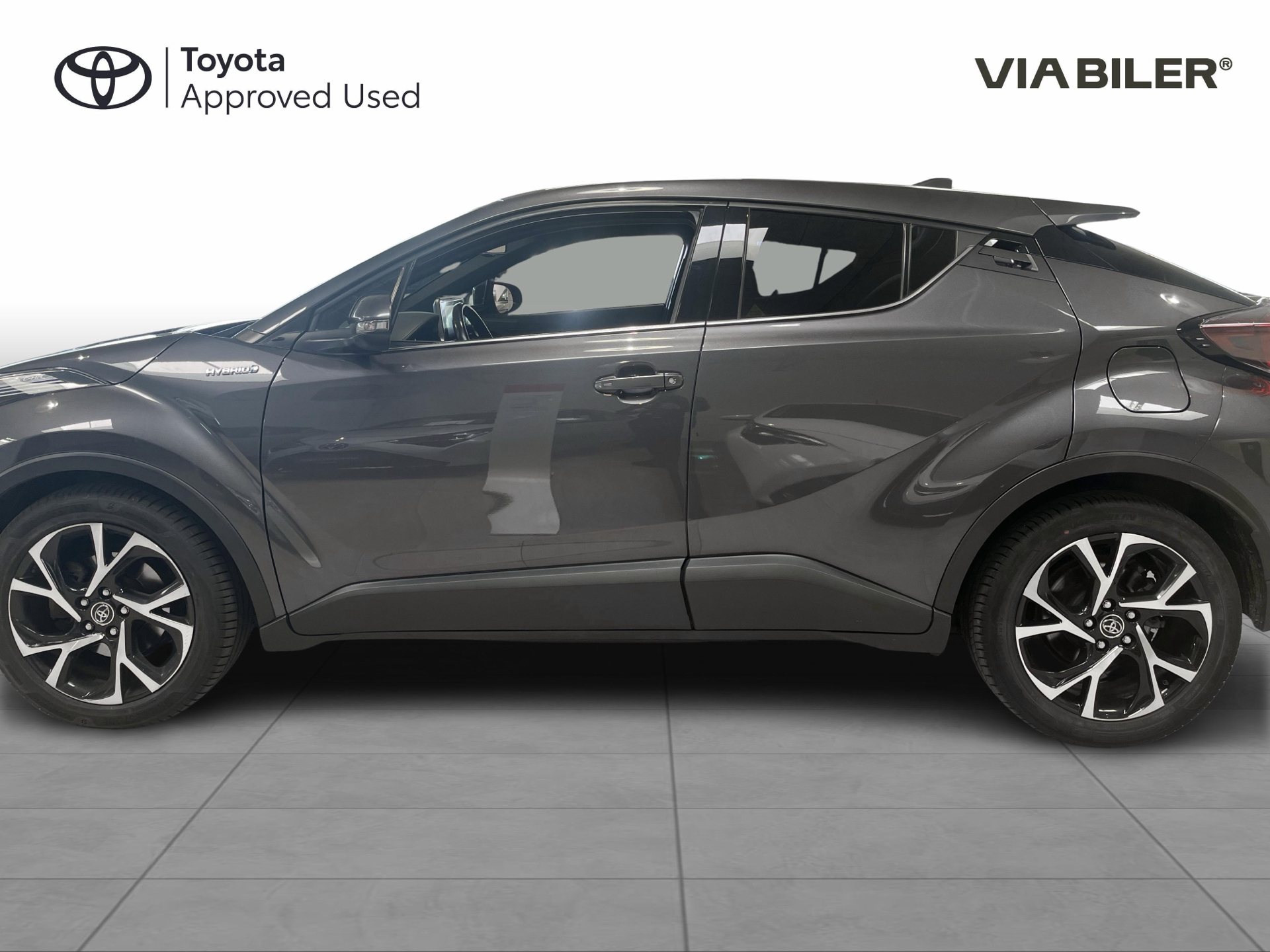 Grå Toyota C-HR fra 2019