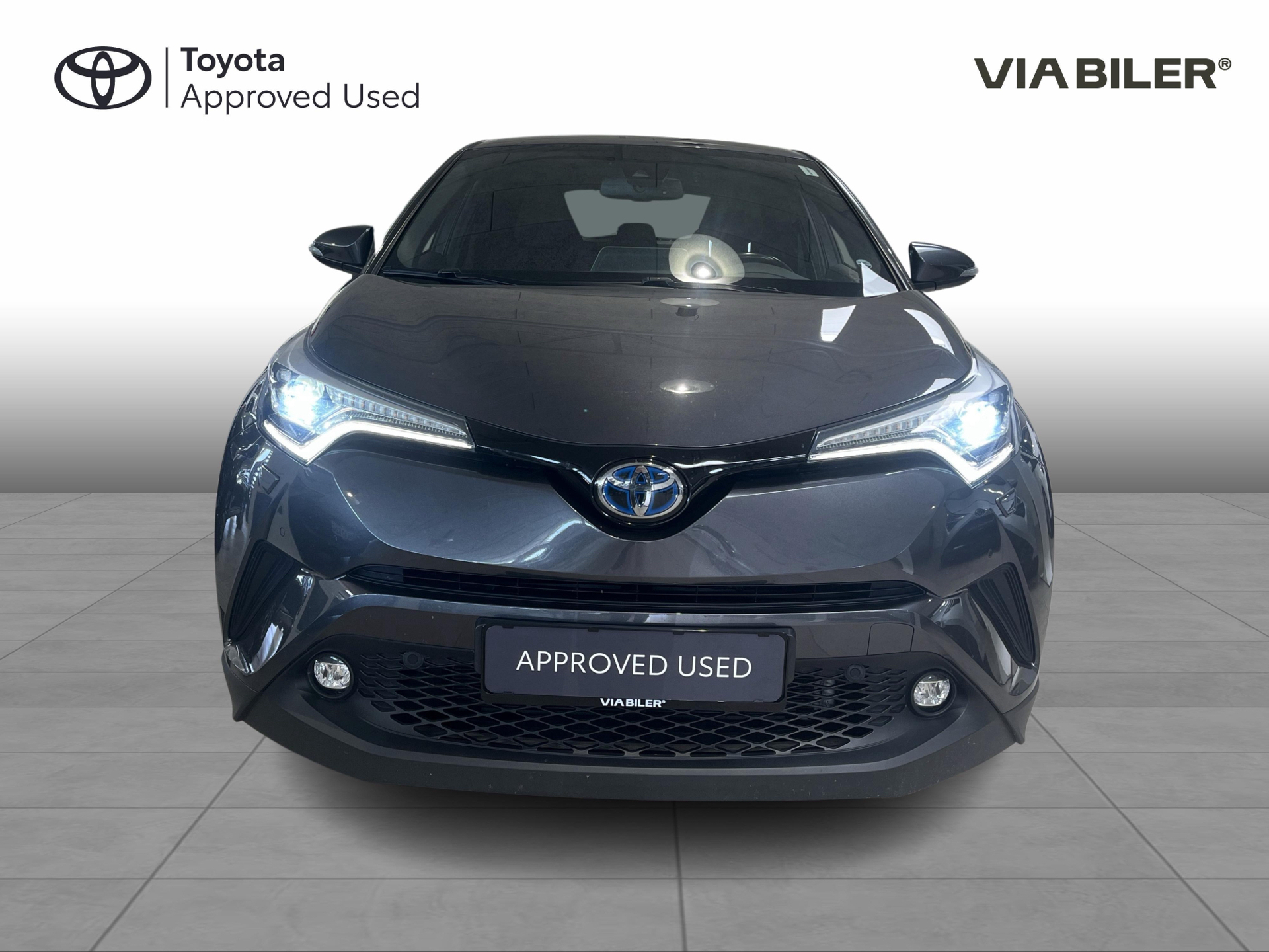 Grå Toyota C-HR fra 2019