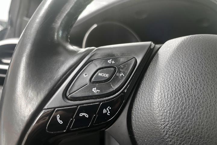 Grå Toyota C-HR fra 2019